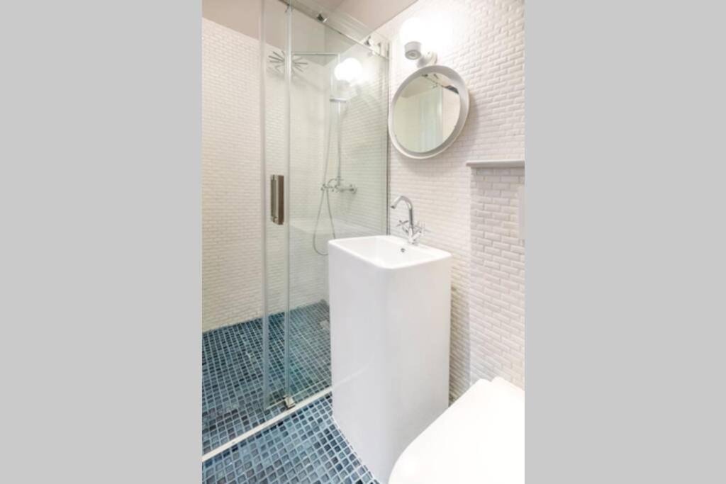 Marvellous Design 2Br Old Town Apartment Bukares Bagian luar foto