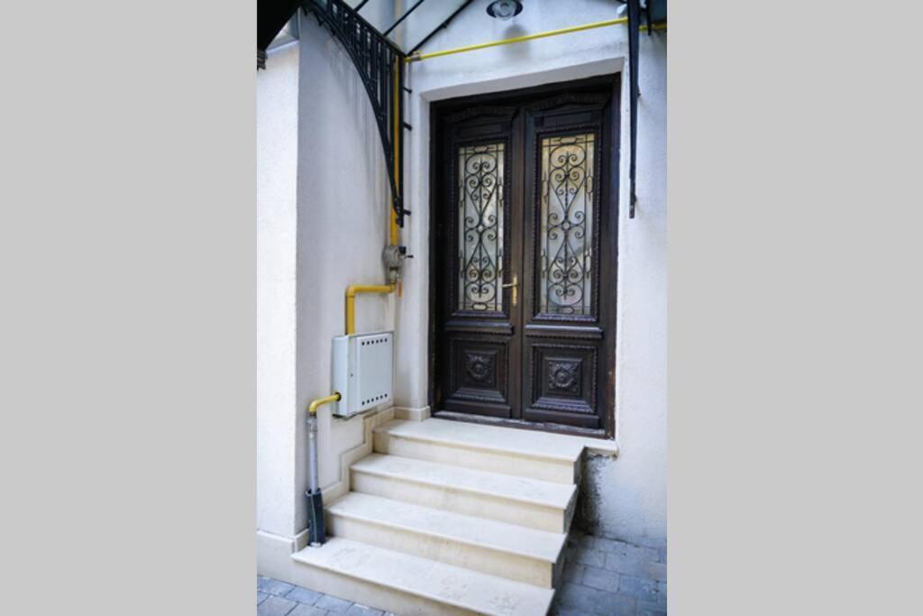 Marvellous Design 2Br Old Town Apartment Bukares Bagian luar foto