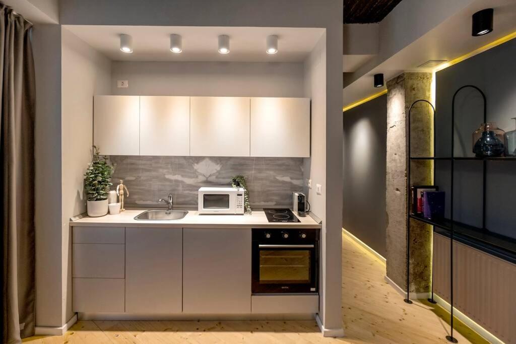 Marvellous Design 2Br Old Town Apartment Bukares Bagian luar foto